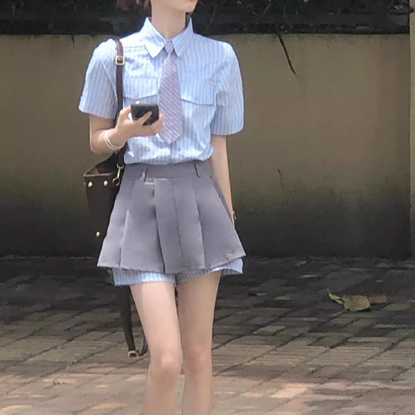 时尚休闲套装女款